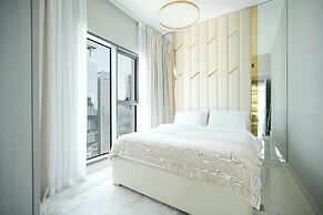 KeyRock Living - Lakeview Luxury