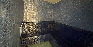 KeyRock Living - Lakeview Luxury
