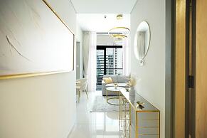 KeyRock Living - Lakeview Luxury