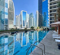 KeyRock Living - Lakeview Luxury