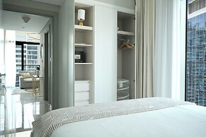 KeyRock Living - Lakeview Luxury