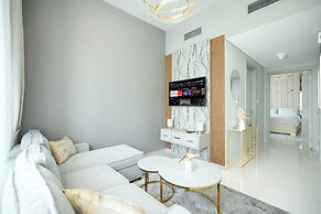 KeyRock Living - Lakeview Luxury