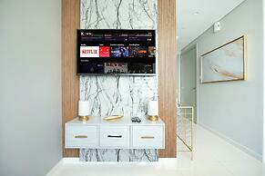 KeyRock Living - Lakeview Luxury