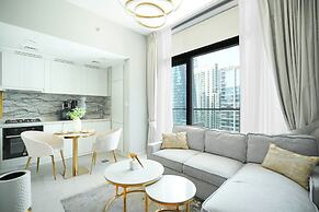 KeyRock Living - Lakeview Luxury