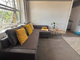 Modern 2-bed Victorian Apartment - Sleeps 6 & Pets