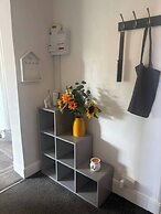 Modern 2-bed Victorian Apartment - Sleeps 6 & Pets