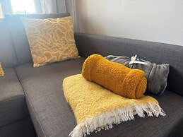 Modern 2-bed Victorian Apartment - Sleeps 6 & Pets
