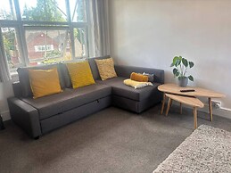 Modern 2-bed Victorian Apartment - Sleeps 6 & Pets