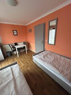2-Rent Group Hostel Rooms AUB162