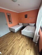 2-Rent Group Hostel Rooms AUB162