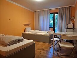 2-Rent Group Hostel Rooms AUB162