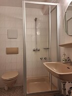 2-Rent Group Hostel Rooms AUB162