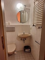 2-Rent Group Hostel Rooms AUB162