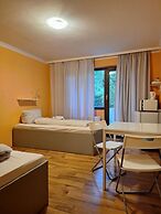 2-Rent Group Hostel Rooms AUB162