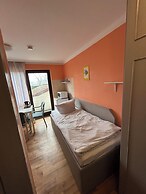 2-Rent Group Hostel Rooms AUB162