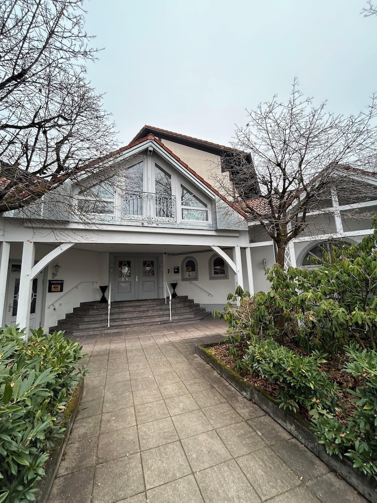 2-Rent Group Hostel Rooms AUB162