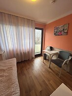 2-Rent Group Hostel Rooms AUB162