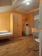 2-Rent Group Hostel Rooms AUB162