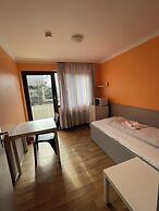 2-Rent Group Hostel Rooms AUB162