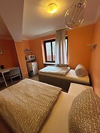 2-Rent Group Hostel Rooms AUB162