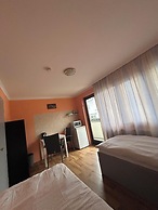 2-Rent Group Hostel Rooms AUB162