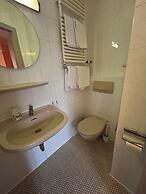 2-Rent Group Hostel Rooms AUB162