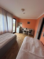 2-Rent Group Hostel Rooms AUB162