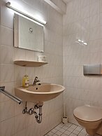 2-Rent Group Hostel Rooms AUB162