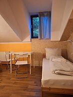 2-Rent Group Hostel Rooms AUB162