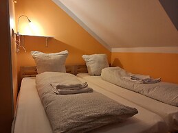 2-Rent Group Hostel Rooms AUB162