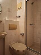 2-Rent Group Hostel Rooms AUB162