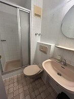 2-Rent Group Hostel Rooms AUB162
