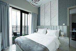 KeyRock Living - Dubai Skyline
