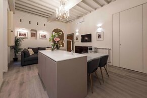 Deluxe Pitti Suites by MMega
