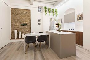 Deluxe Pitti Suites by MMega