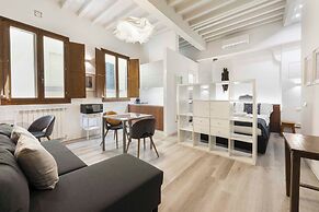 Deluxe Pitti Suites by MMega