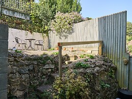 Host Stay Old Stone Cottage
