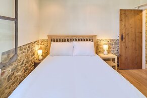 Host Stay Old Stone Cottage