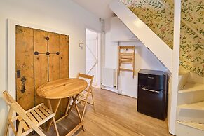 Host Stay Old Stone Cottage