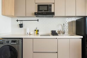 w Elegant 1BR in Crespo