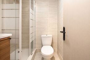 1601 Dumont