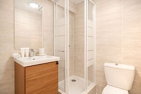 1601 Dumont