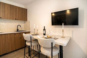 1601 Dumont