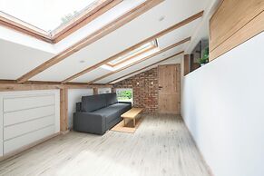 Pokój nad garażem by Grand Apartments