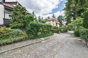 Pokój nad garażem by Grand Apartments