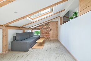 Pokój nad garażem by Grand Apartments