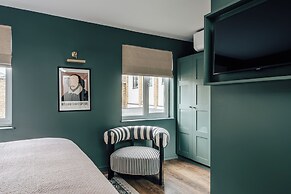 Hermes Hotel by Nestor