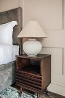 Hermes Hotel by Nestor