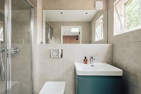 Hermes Hotel by Nestor