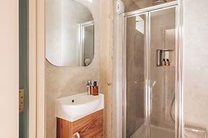 Hermes Hotel by Nestor